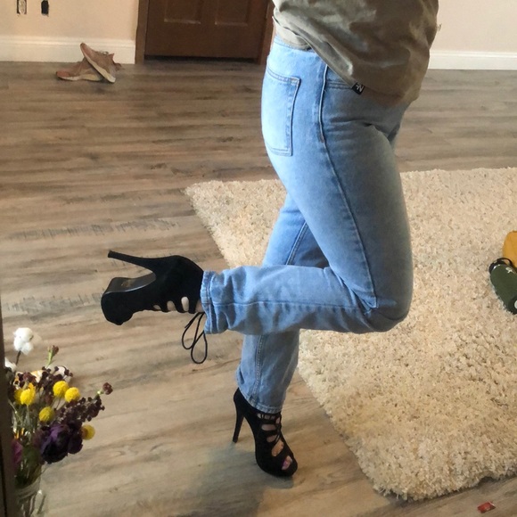 Suede Black lace up heels - Picture 6 of 6